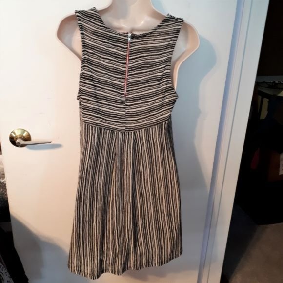 *NEW* W5 Black & White Women's Striped Tank Top Size Small + Zipper Back - Picture 2 of 3